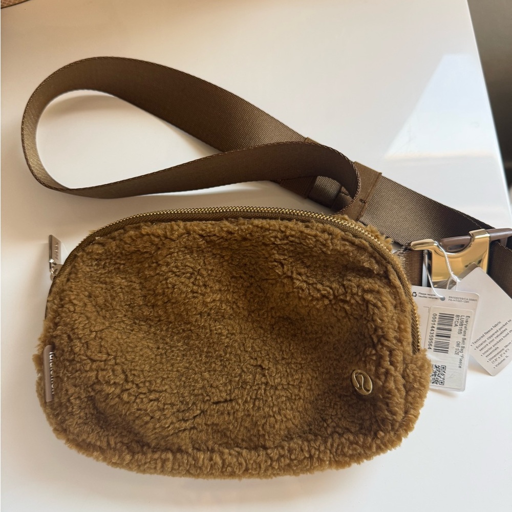 Lululemon everywhere fleece belt bag